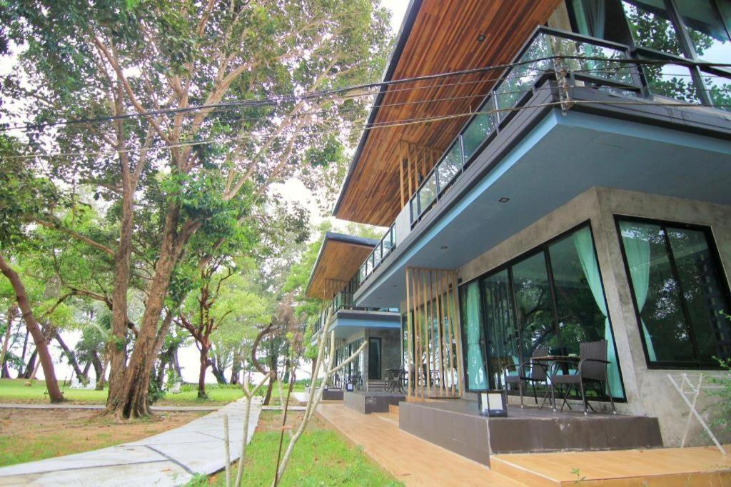 Baan Chao Mai Beach House Транг Экстерьер фото