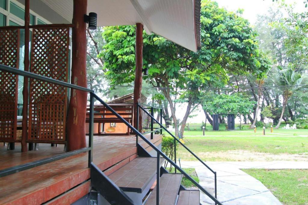 Baan Chao Mai Beach House Транг Экстерьер фото