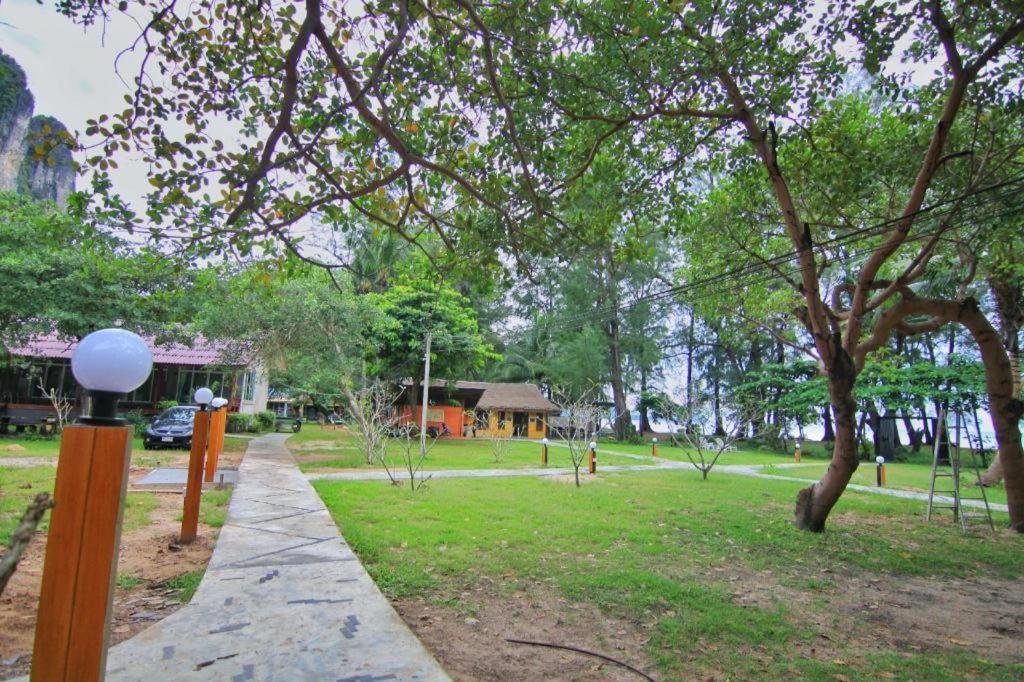 Baan Chao Mai Beach House Транг Экстерьер фото